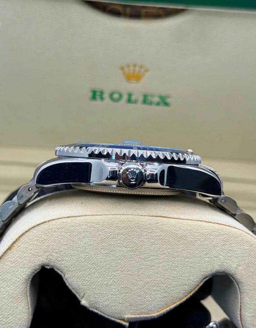 Rolex submariner silver with blue rotating dial with date