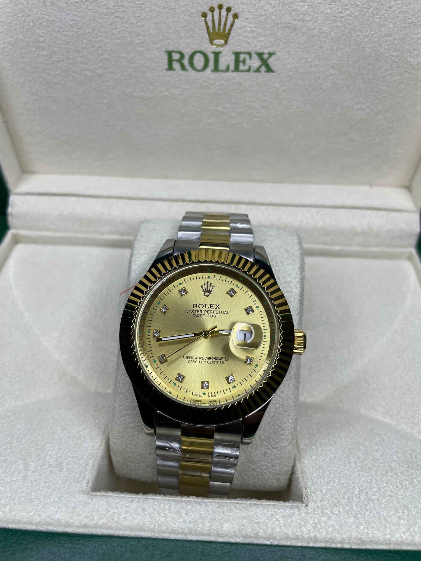 Golden dial with golden & silver chain